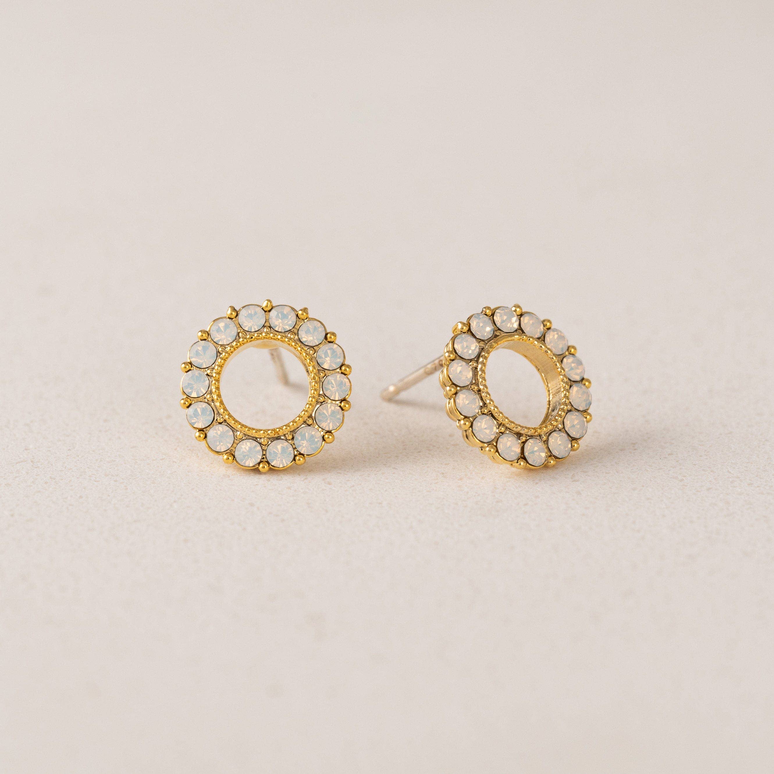 Kismet Stud Earrings: Pearl