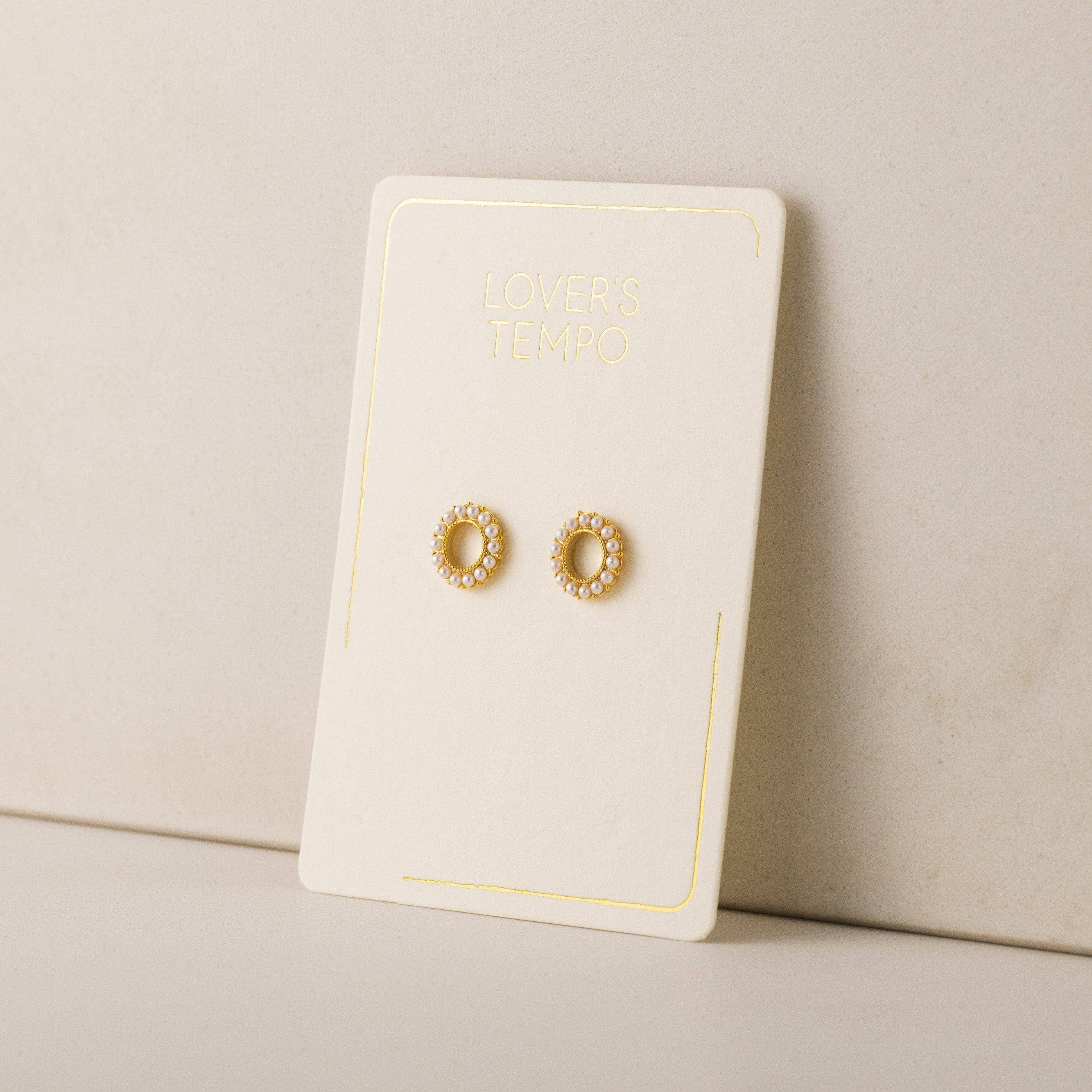 Kismet Stud Earrings: Pearl